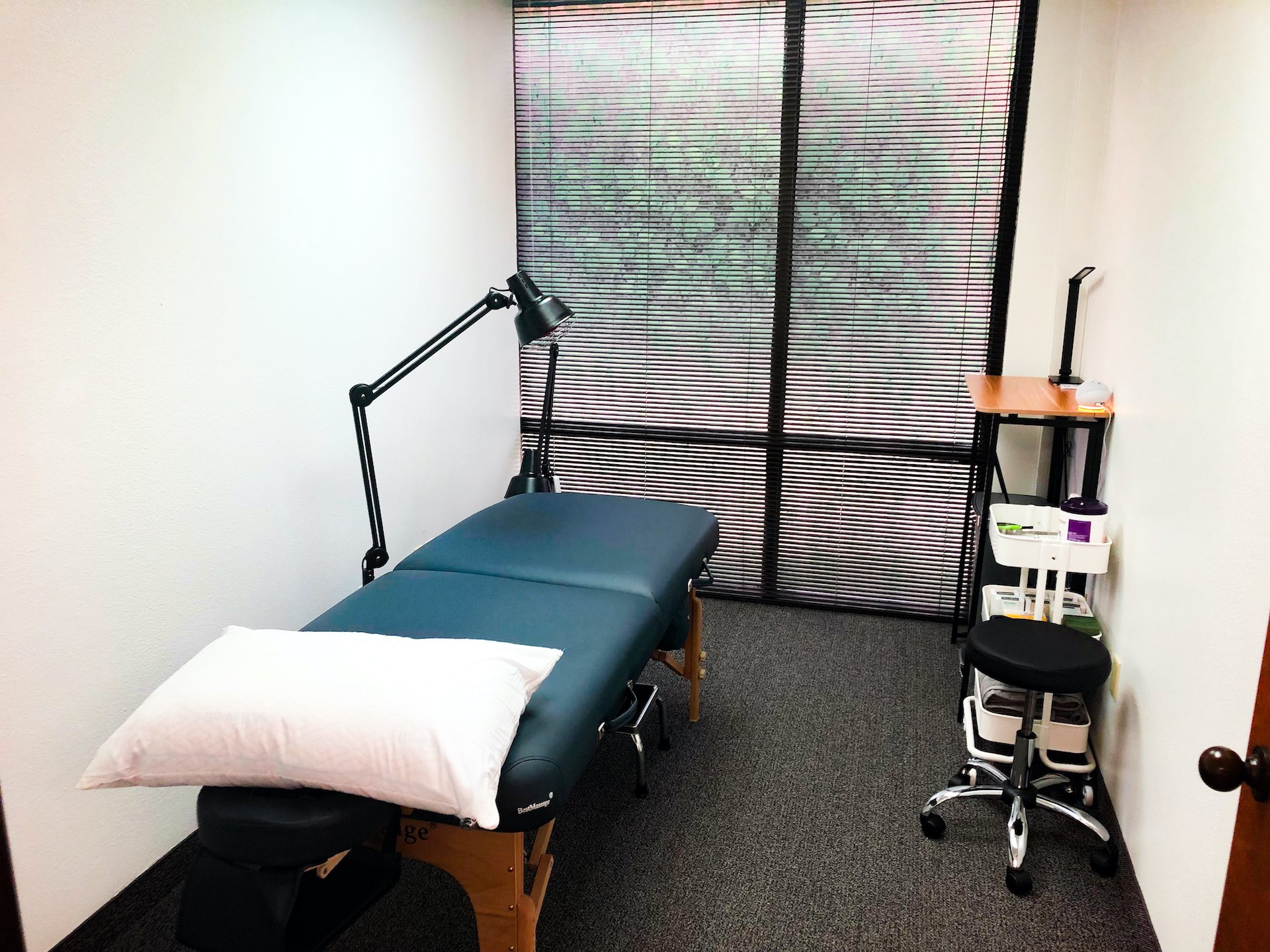 hariQ acupuncture & herbs Treatment Room 1